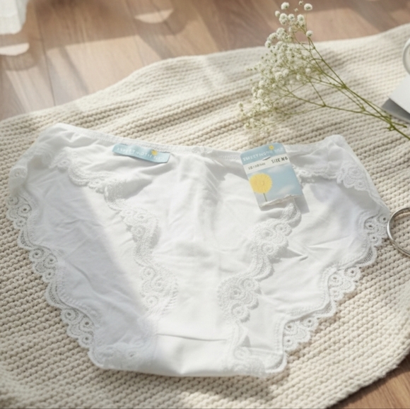 Sweet nothings white size 6 undies - Picture 2 of 5